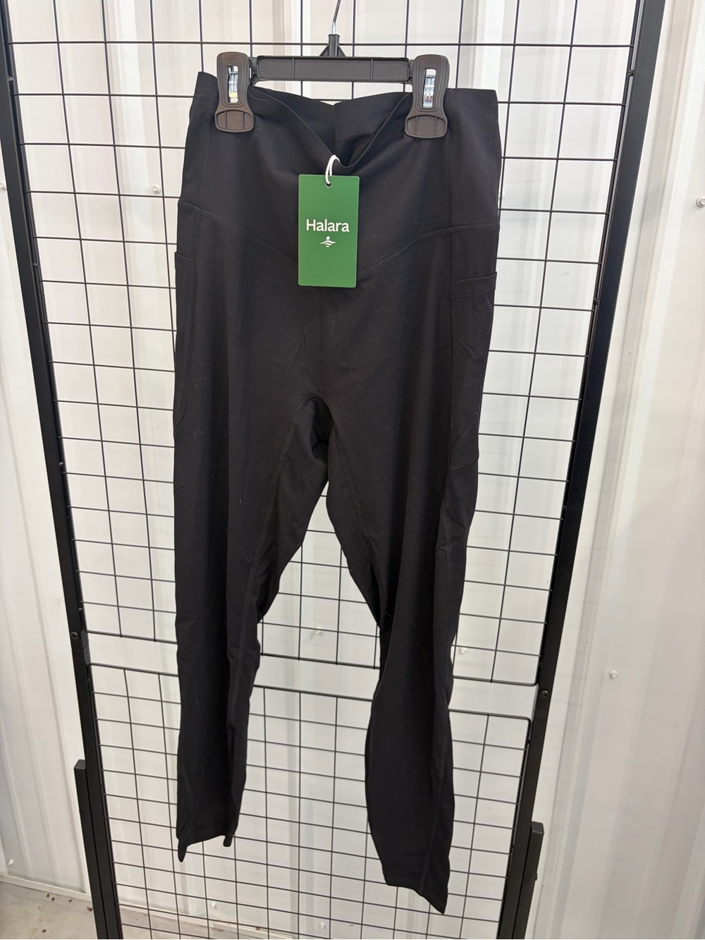 HALARA Women’s Black 7/8 leggings with Side Pockets NWT